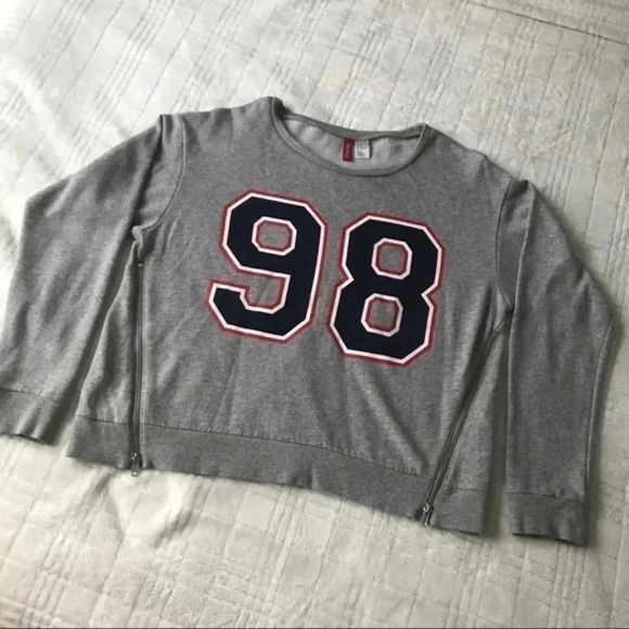 H&M Sweaters - H&M zippered sweatshirt​​